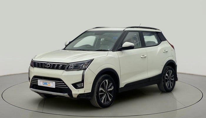 2022 Mahindra XUV300 W8 (O) 1.2 PETROL AMT, Petrol, Automatic, 13,497 km, Left Front Diagonal