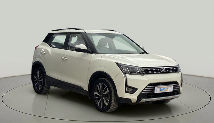 2022 Mahindra XUV300 W8 (O) 1.2 PETROL AMT, Petrol, Automatic, 13,497 km, Right Front Diagonal