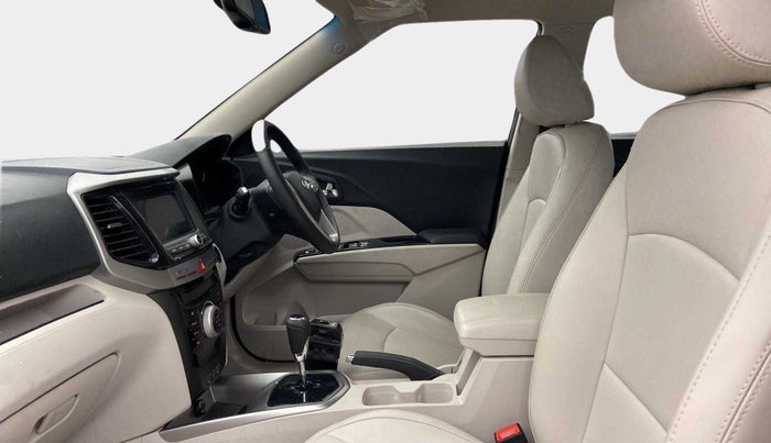 2022 Mahindra XUV300 W8 (O) 1.2 PETROL AMT, Petrol, Automatic, 13,497 km, Right Side Front Door Cabin