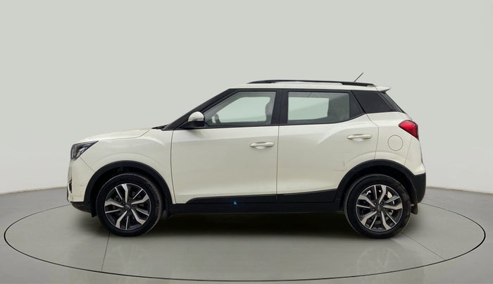 2022 Mahindra XUV300 W8 (O) 1.2 PETROL AMT, Petrol, Automatic, 13,497 km, Left Side