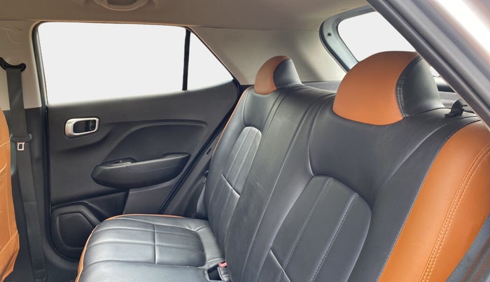 2021 Hyundai VENUE S 1.2, Petrol, Manual, 27,288 km, Right Side Rear Door Cabin