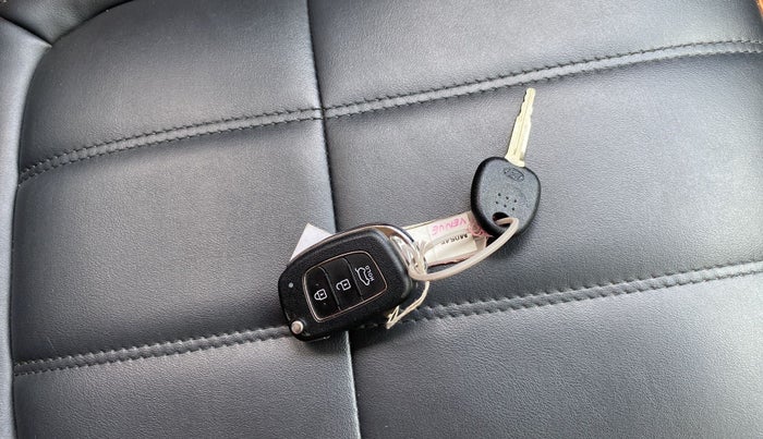 2021 Hyundai VENUE S 1.2, Petrol, Manual, 27,288 km, Key Close Up