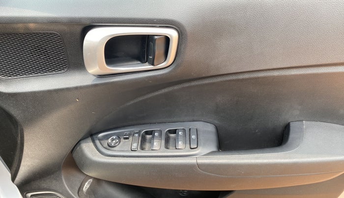 2021 Hyundai VENUE S 1.2, Petrol, Manual, 27,288 km, Driver Side Door Panels Control
