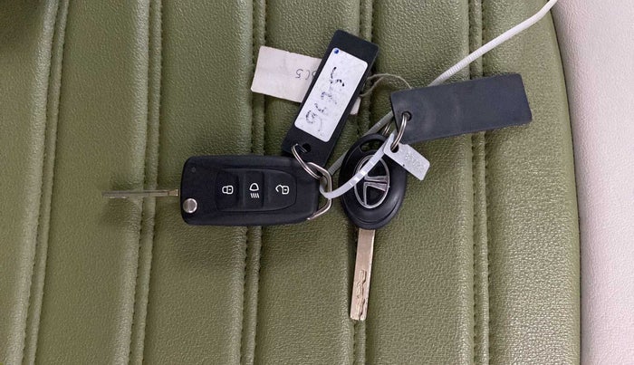 2022 Tata NEXON XMA PETROL, Petrol, Automatic, 3,671 km, Key Close Up