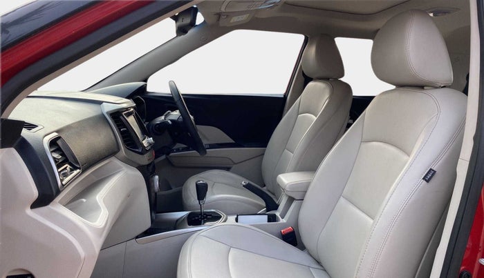 2022 Mahindra XUV300 W8 (O) 1.2 PETROL AMT, Petrol, Automatic, 11,911 km, Right Side Front Door Cabin
