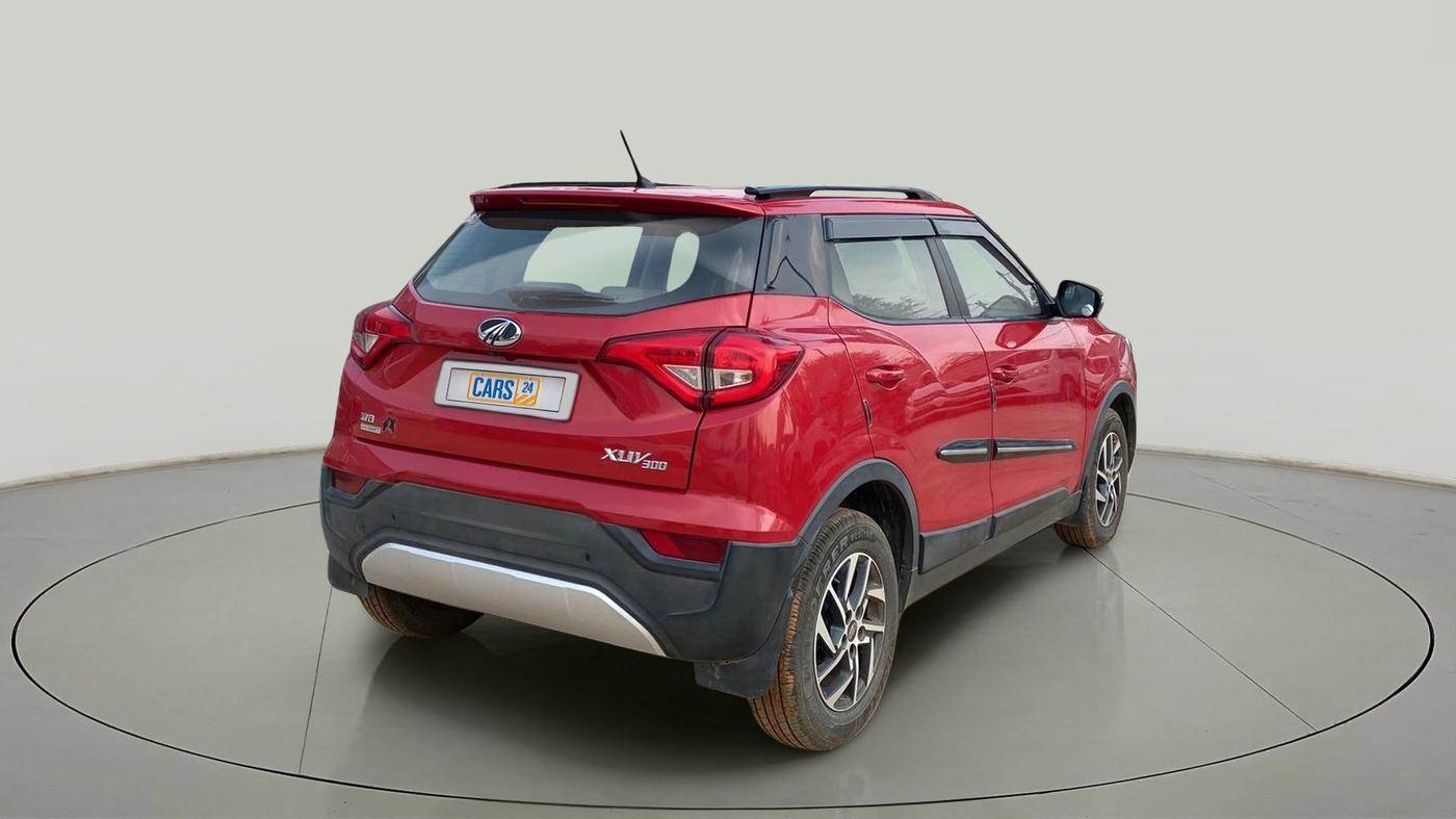 2022 Mahindra XUV300 W8 (O) 1.2 PETROL AMT, Petrol, Automatic, 11,911 km, Right Back Diagonal