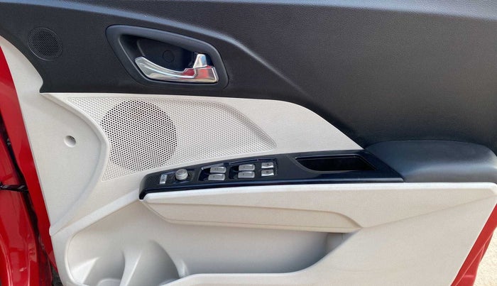 2022 Mahindra XUV300 W8 (O) 1.2 PETROL AMT, Petrol, Automatic, 11,911 km, Driver Side Door Panels Control