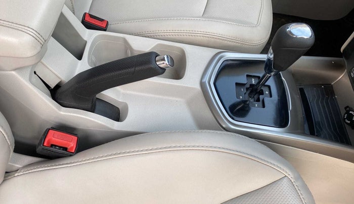 2022 Mahindra XUV300 W8 (O) 1.2 PETROL AMT, Petrol, Automatic, 11,911 km, Gear Lever