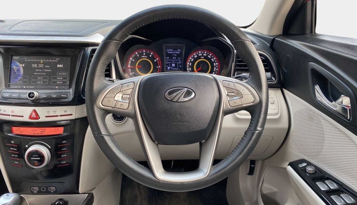 2022 Mahindra XUV300 W8 (O) 1.2 PETROL AMT, Petrol, Automatic, 11,911 km, Steering Wheel Close Up