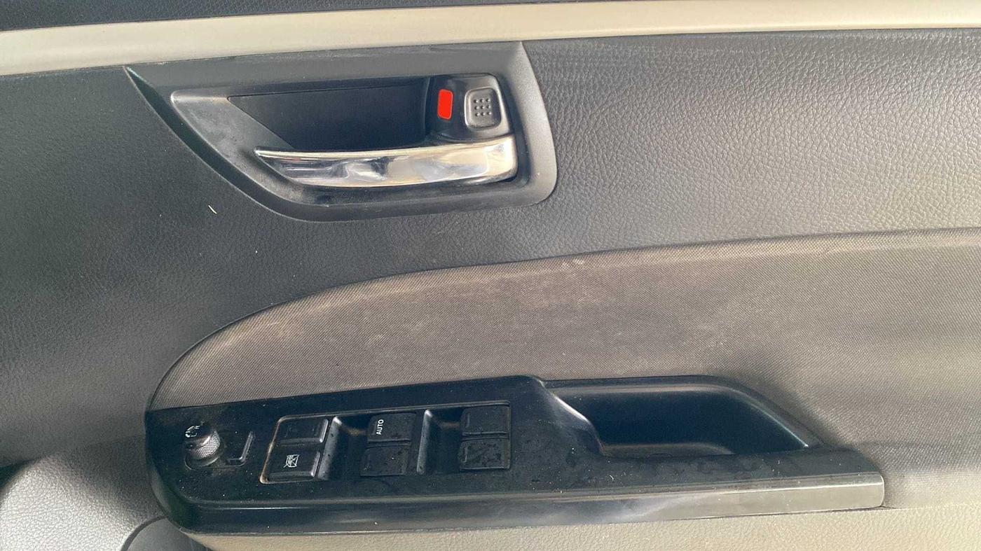2017 Maruti Swift VDI, Diesel, Manual, 27,519 km, Driver Side Door Panels Control