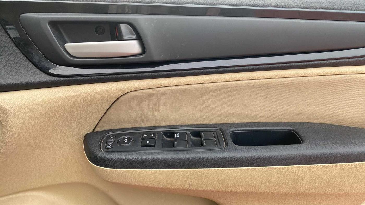 2019 Honda Amaze 1.2L I-VTEC S, Petrol, Manual, 42,815 km, Driver Side Door Panels Control