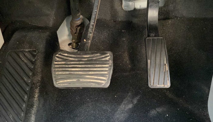 2022 Mahindra XUV300 W8 (O) 1.5 DIESEL AMT, Diesel, Automatic, 15,946 km, Pedals