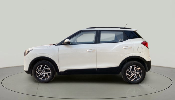 2022 Mahindra XUV300 W8 (O) 1.5 DIESEL AMT, Diesel, Automatic, 15,946 km, Left Side