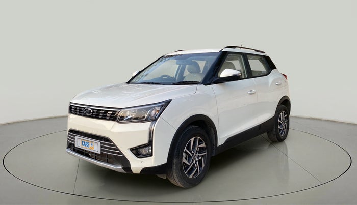 2022 Mahindra XUV300 W8 (O) 1.5 DIESEL AMT, Diesel, Automatic, 15,946 km, Left Front Diagonal