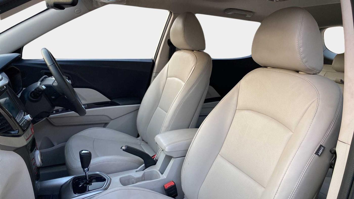 2022 Mahindra XUV300 W8 (O) 1.5 DIESEL AMT, Diesel, Automatic, 15,946 km, Right Side Front Door Cabin