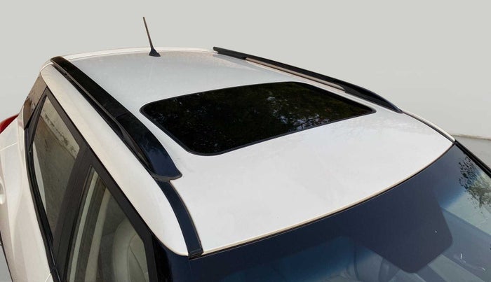 2022 Mahindra XUV300 W8 (O) 1.5 DIESEL AMT, Diesel, Automatic, 15,946 km, Roof