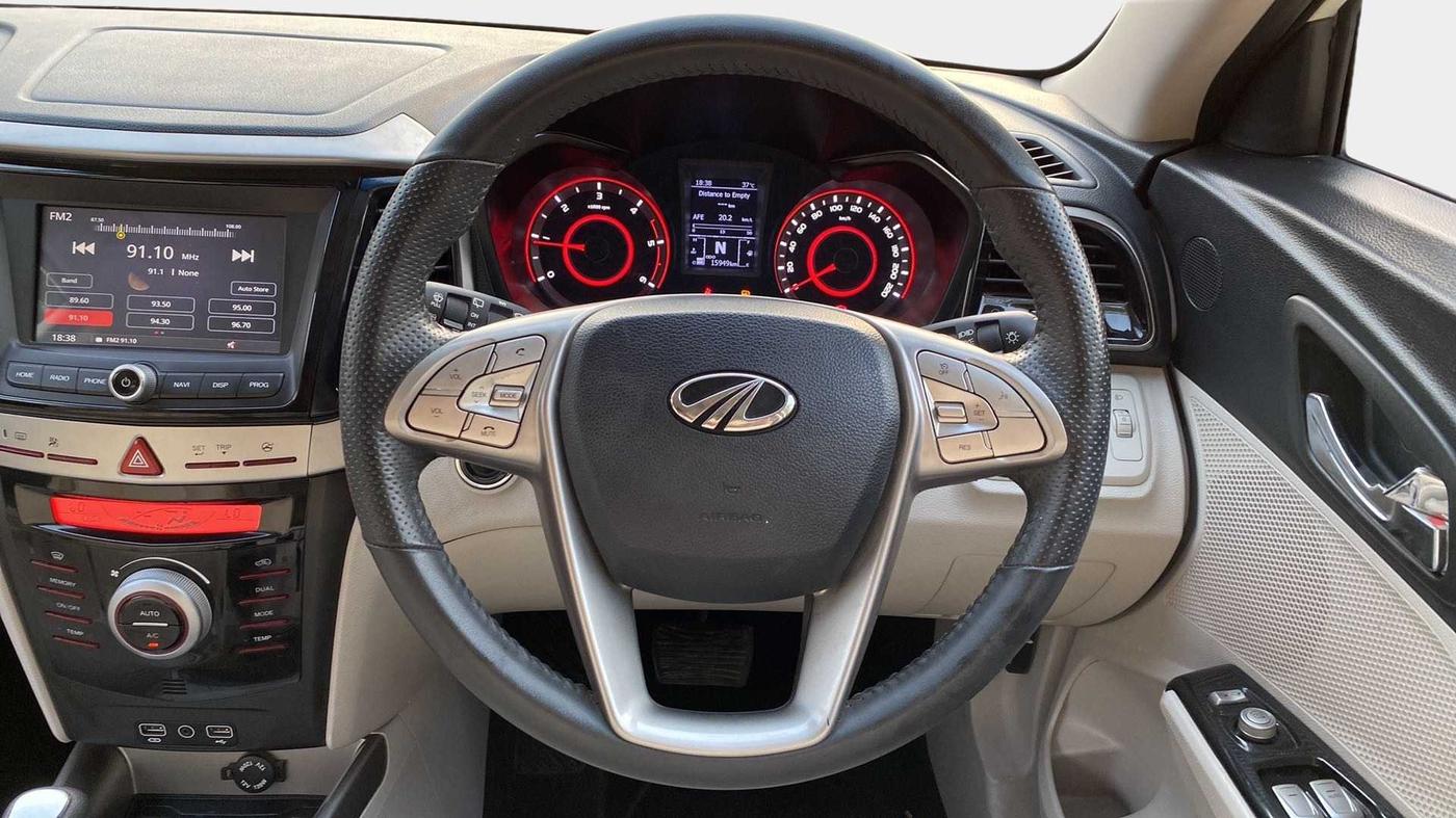 2022 Mahindra XUV300 W8 (O) 1.5 DIESEL AMT, Diesel, Automatic, 15,946 km, Steering Wheel Close Up