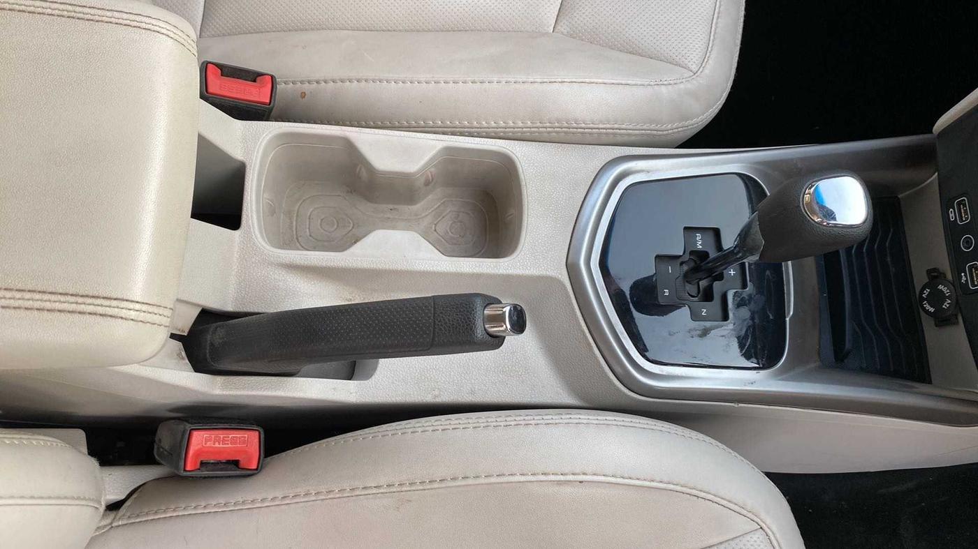 2022 Mahindra XUV300 W8 (O) 1.5 DIESEL AMT, Diesel, Automatic, 15,946 km, Gear Lever