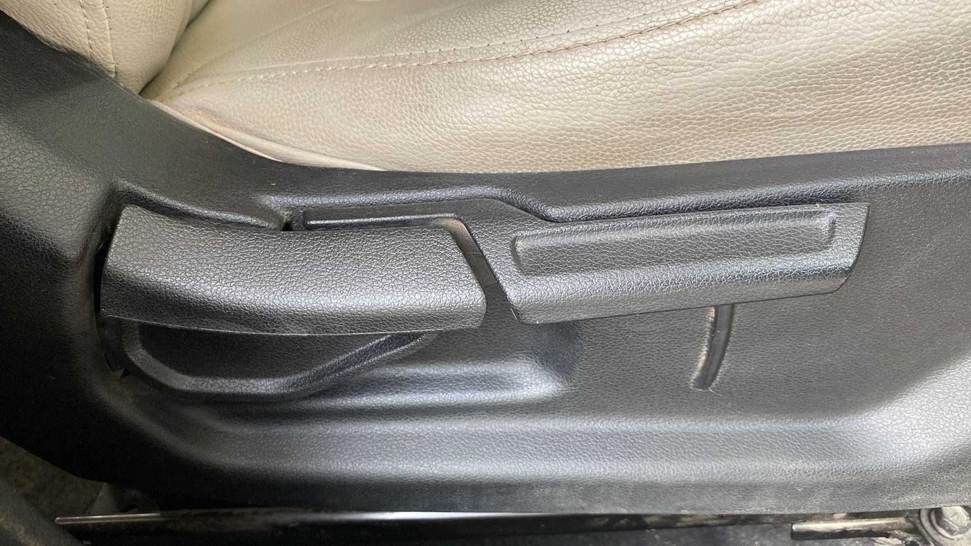 2022 Hyundai VENUE SX 1.2 PETROL, Petrol, Manual, 22,171 km, Driver Side Adjustment Panel