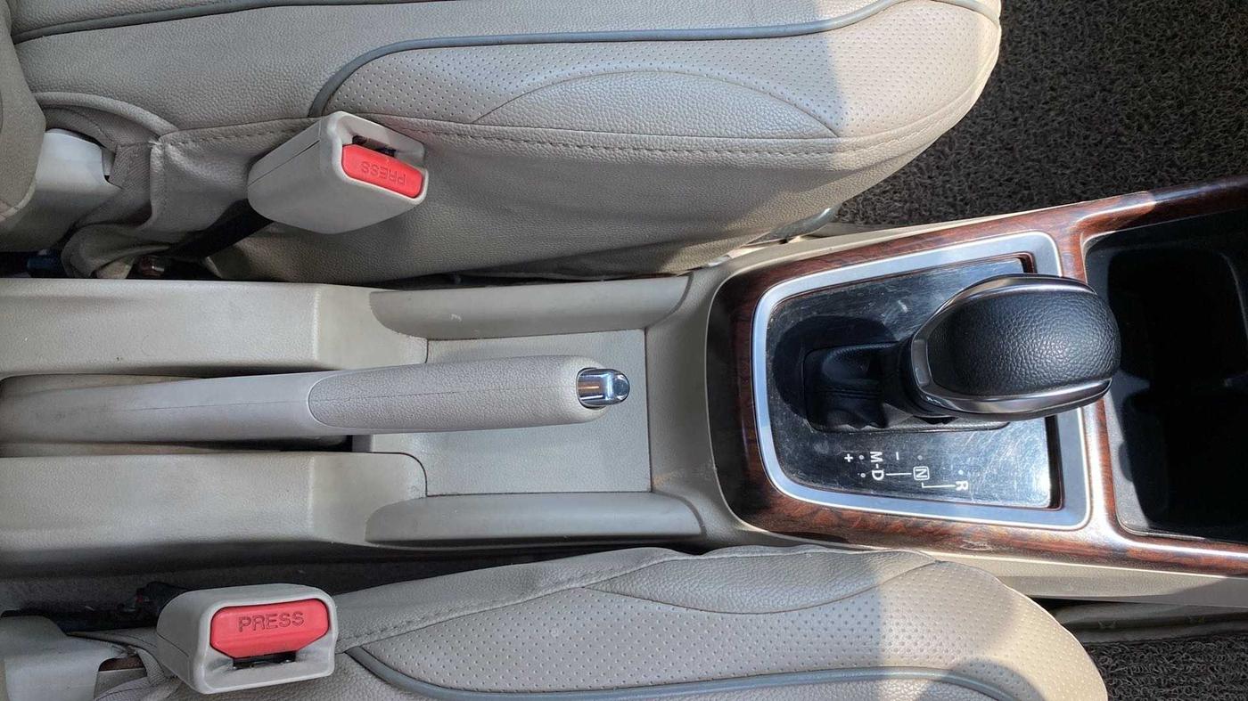2018 Maruti Dzire VXI AMT, Petrol, Automatic, 69,649 km, Gear Lever