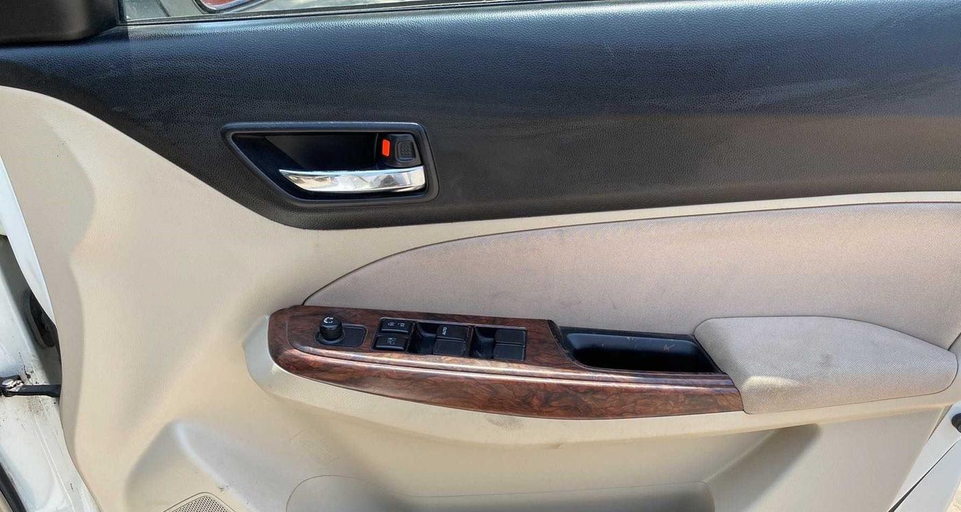 2018 Maruti Dzire VXI AMT, Petrol, Automatic, 69,649 km, Driver Side Door Panels Control