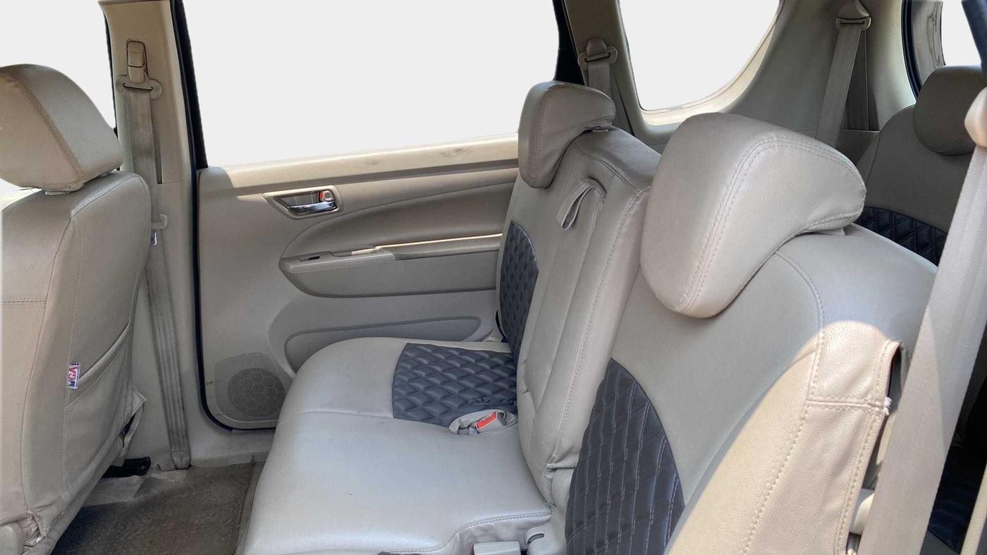 2016 Maruti Ertiga ZXI, Petrol, Manual, 68,696 km, Right Side Rear Door Cabin