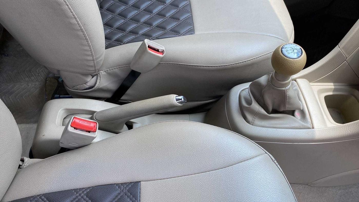 2016 Maruti Ertiga ZXI, Petrol, Manual, 68,696 km, Gear Lever