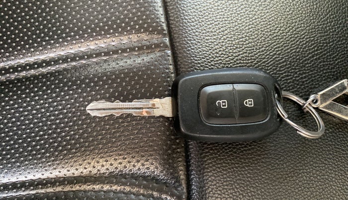 2021 Renault TRIBER RXL MT, Petrol, Manual, 16,328 km, Key Close Up