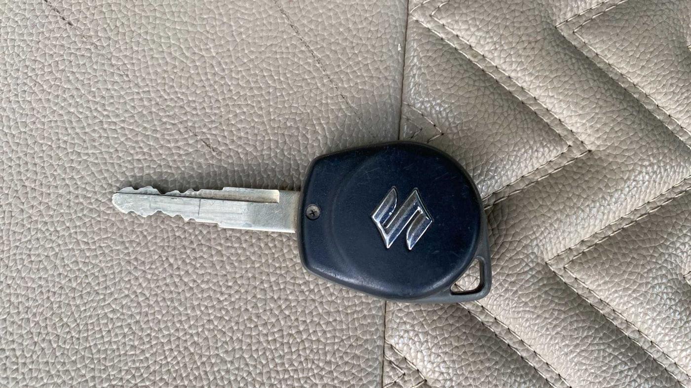 2021 Maruti Dzire VXI, CNG, Manual, 45,603 km, Key Close Up