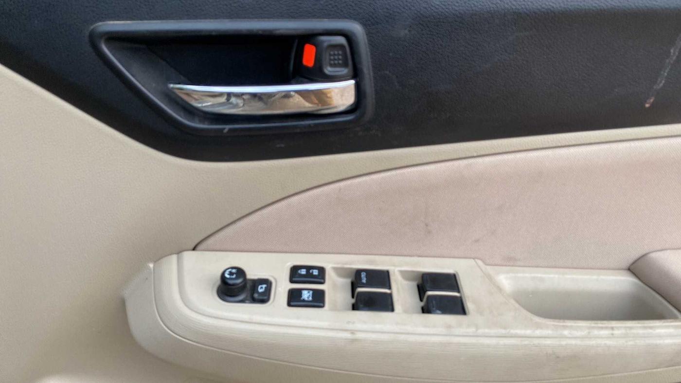 2021 Maruti Dzire VXI, CNG, Manual, 45,603 km, Driver Side Door Panels Control