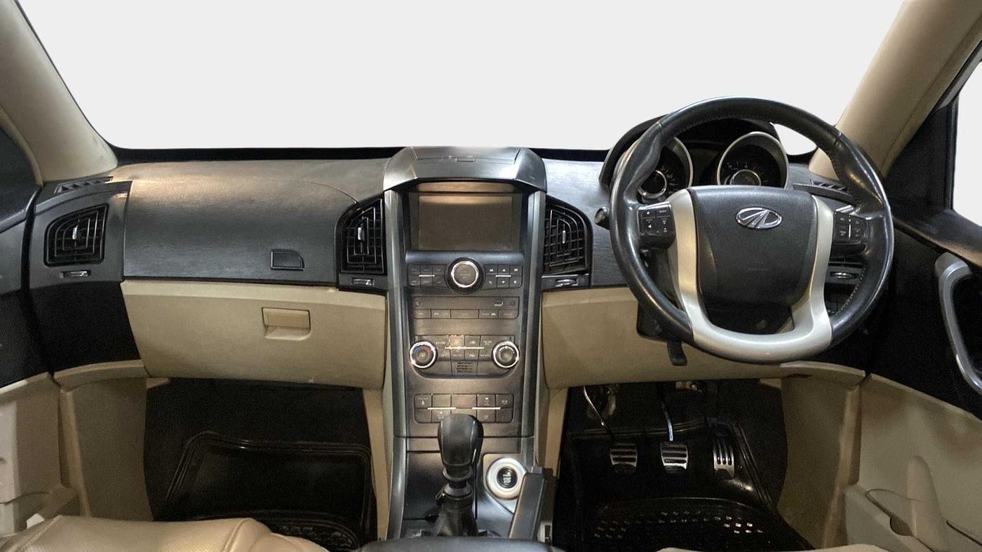 2015 Mahindra XUV500 W10, Diesel, Manual, 82,770 km, Dashboard
