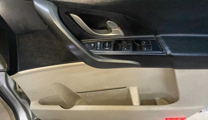 2015 Mahindra XUV500 W10, Diesel, Manual, 82,770 km, Driver Side Door Panels Control
