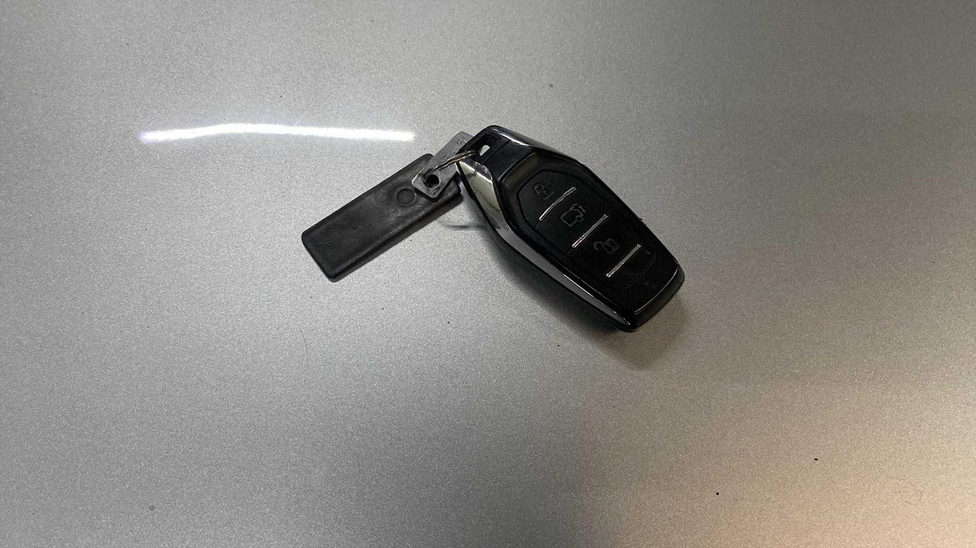 2015 Mahindra XUV500 W10, Diesel, Manual, 82,770 km, Key Close Up