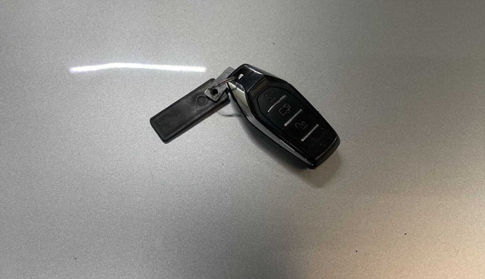 2015 Mahindra XUV500 W10, Diesel, Manual, 82,770 km, Key Close Up