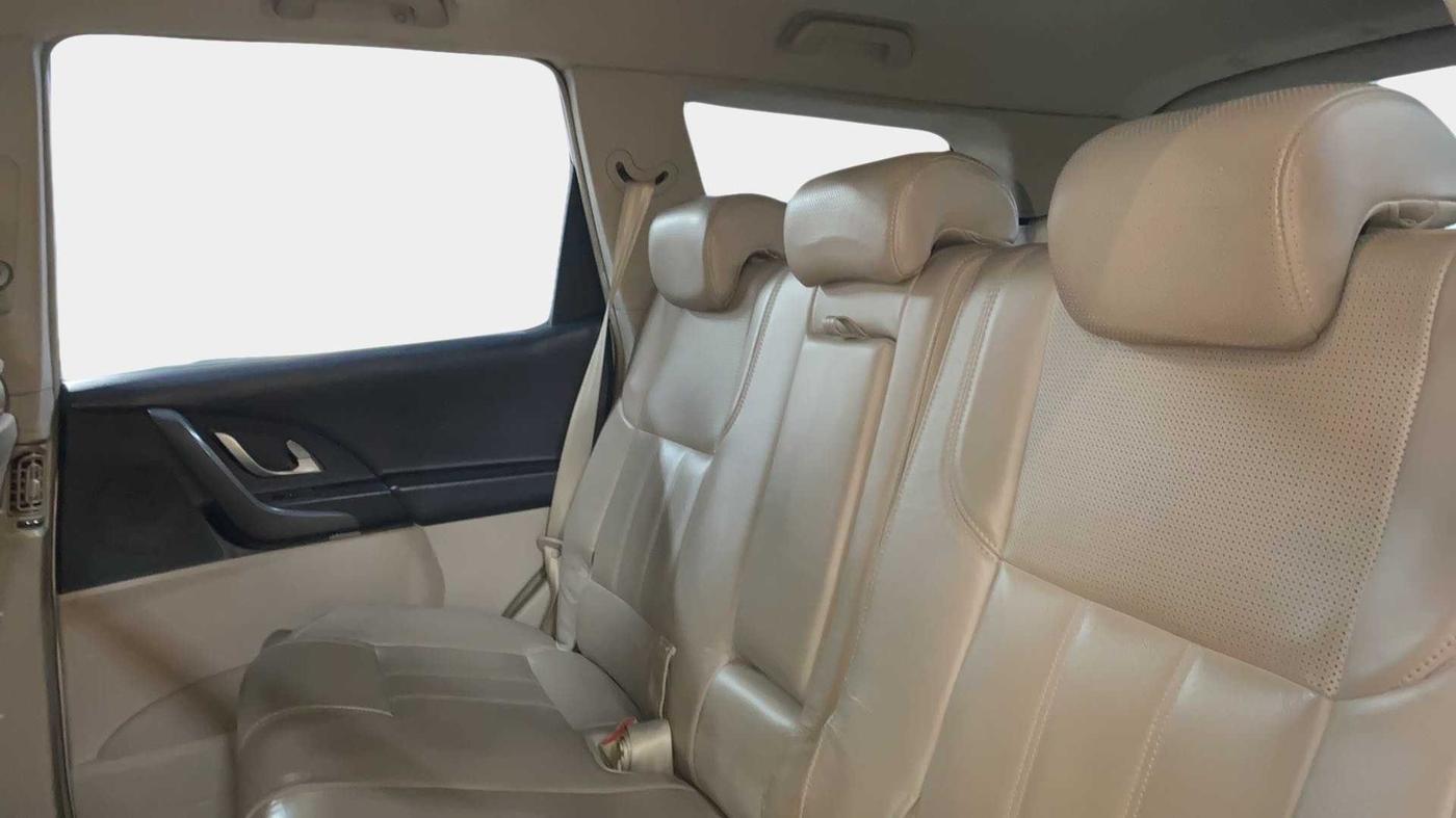 2015 Mahindra XUV500 W10, Diesel, Manual, 82,770 km, Right Side Rear Door Cabin