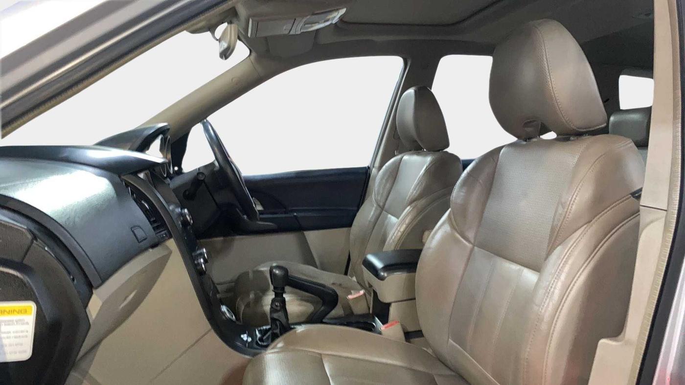2015 Mahindra XUV500 W10, Diesel, Manual, 82,770 km, Right Side Front Door Cabin