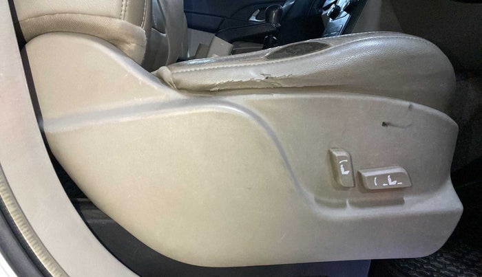 2015 Mahindra XUV500 W10, Diesel, Manual, 82,770 km, Driver Side Adjustment Panel
