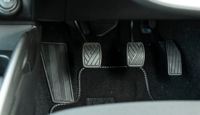 2017 Maruti Baleno DELTA PETROL 1.2, Petrol, Manual, 46,272 km, Pedals