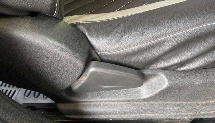 2019 Renault Kwid RXT 1.0 AMT (O), Petrol, Automatic, 29,509 km, Driver Side Adjustment Panel
