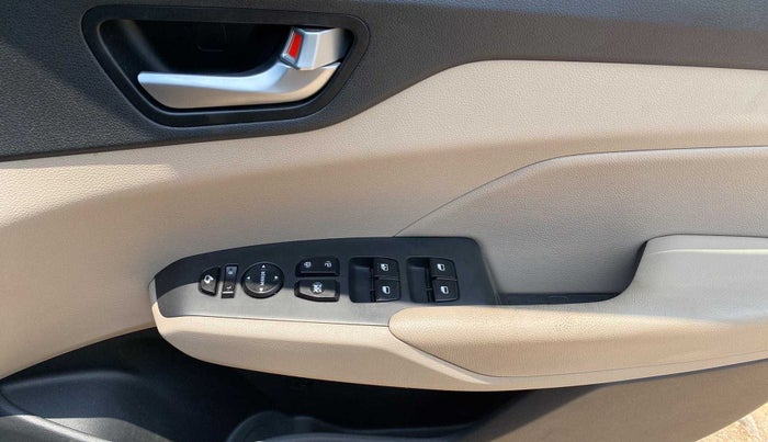2019 Hyundai Verna 1.6 VTVT SX O, Petrol, Manual, 53,292 km, Driver Side Door Panels Control