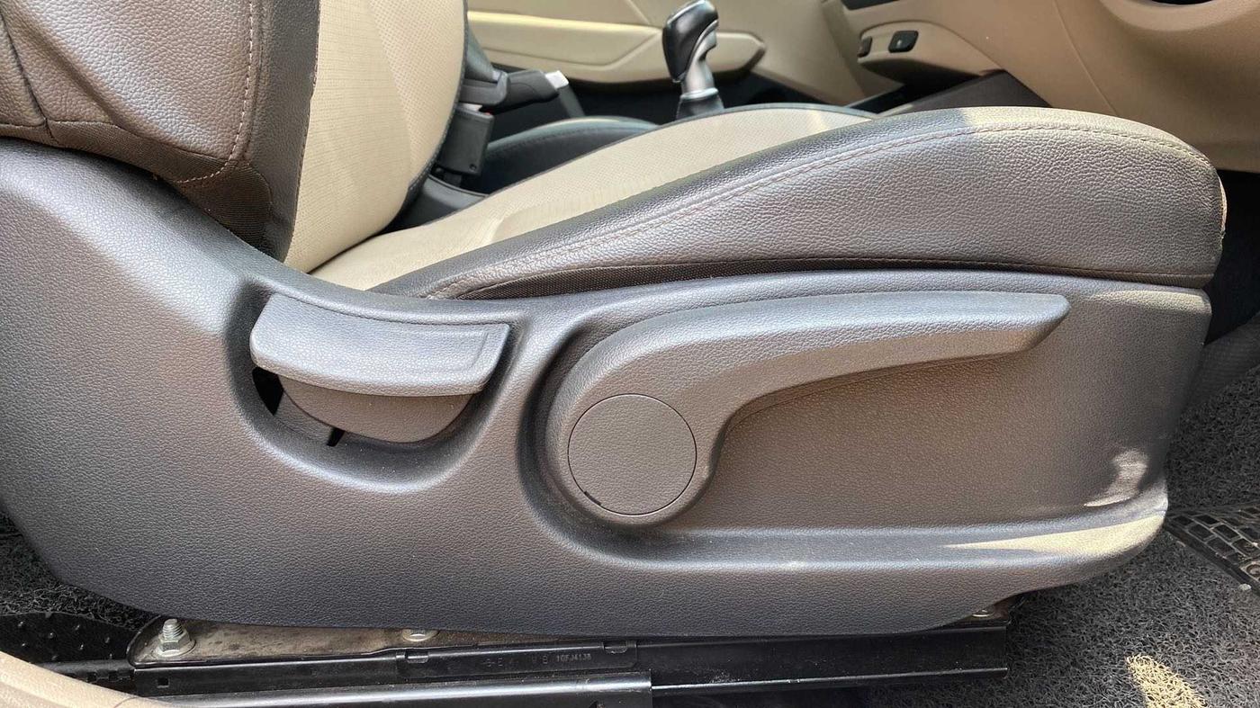 2019 Hyundai Verna 1.6 VTVT SX O, Petrol, Manual, 53,292 km, Driver Side Adjustment Panel