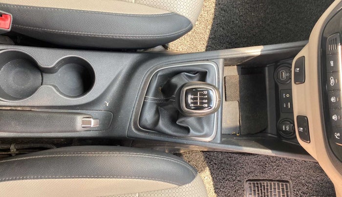2019 Hyundai Verna 1.6 VTVT SX O, Petrol, Manual, 53,292 km, Gear Lever