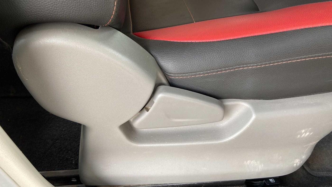 2016 Datsun Redi Go T (O), Petrol, Manual, 43,245 km, Driver Side Adjustment Panel