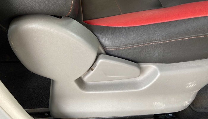 2016 Datsun Redi Go T (O), Petrol, Manual, 43,245 km, Driver Side Adjustment Panel