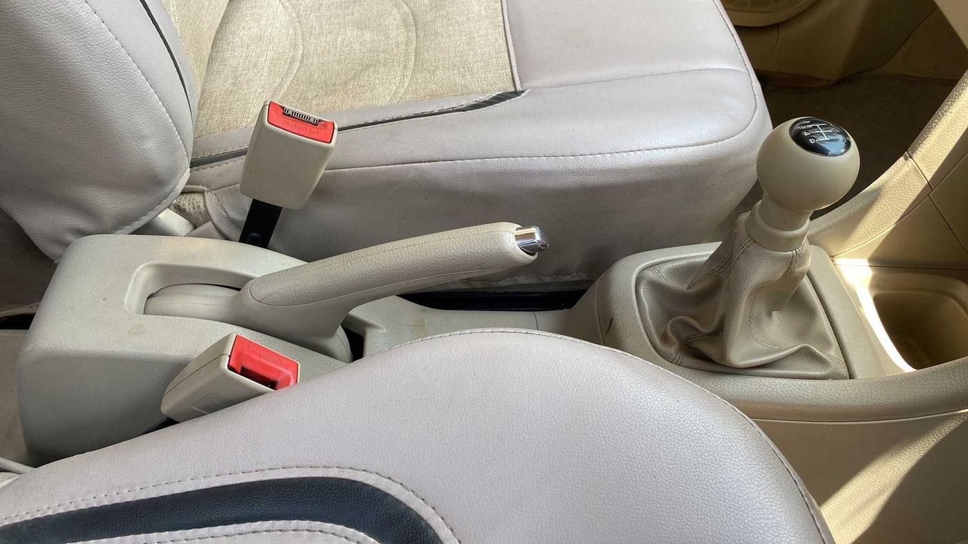 2014 Maruti Swift Dzire VXI, Petrol, Manual, 75,321 km, Gear Lever