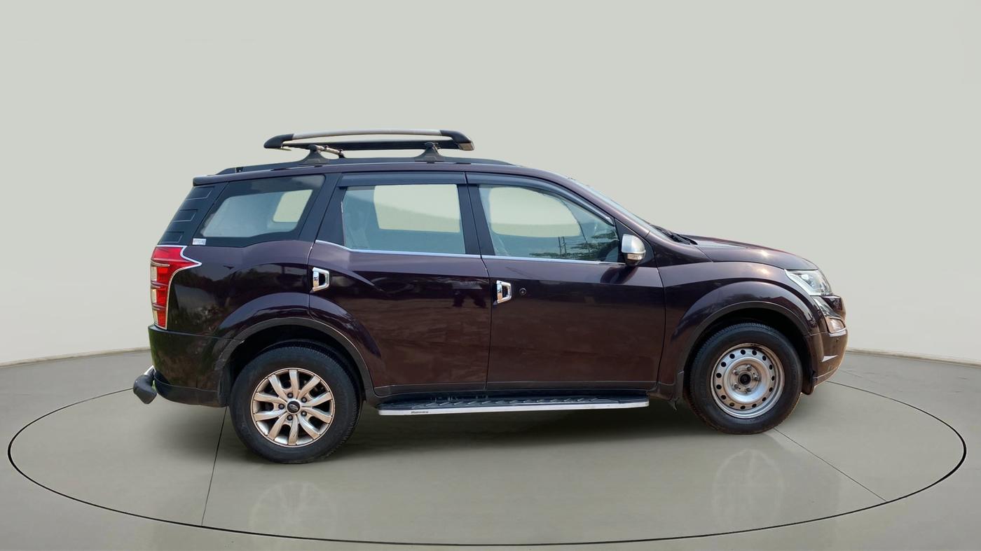 2017 Mahindra XUV500 W10 AWD AT, Diesel, Automatic, 85,756 km, Right Side View