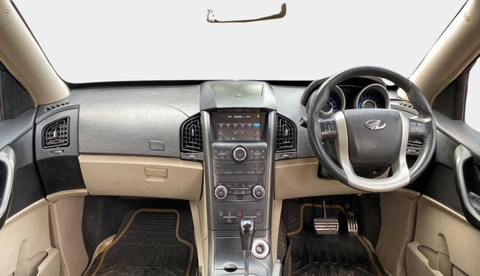 2017 Mahindra XUV500 W10 AWD AT, Diesel, Automatic, 85,756 km, Dashboard