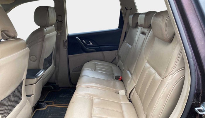 2017 Mahindra XUV500 W10 AWD AT, Diesel, Automatic, 85,756 km, Right Side Rear Door Cabin