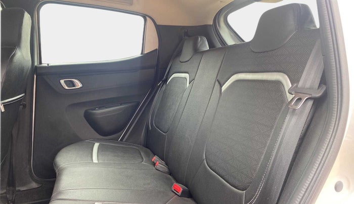 2022 Renault Kwid CLIMBER MT 1.0, Petrol, Manual, 13,364 km, Right Side Rear Door Cabin