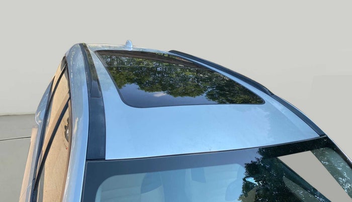 2021 Mahindra XUV700 AX 5 P MT 5 STR, Petrol, Manual, 23,149 km, Roof